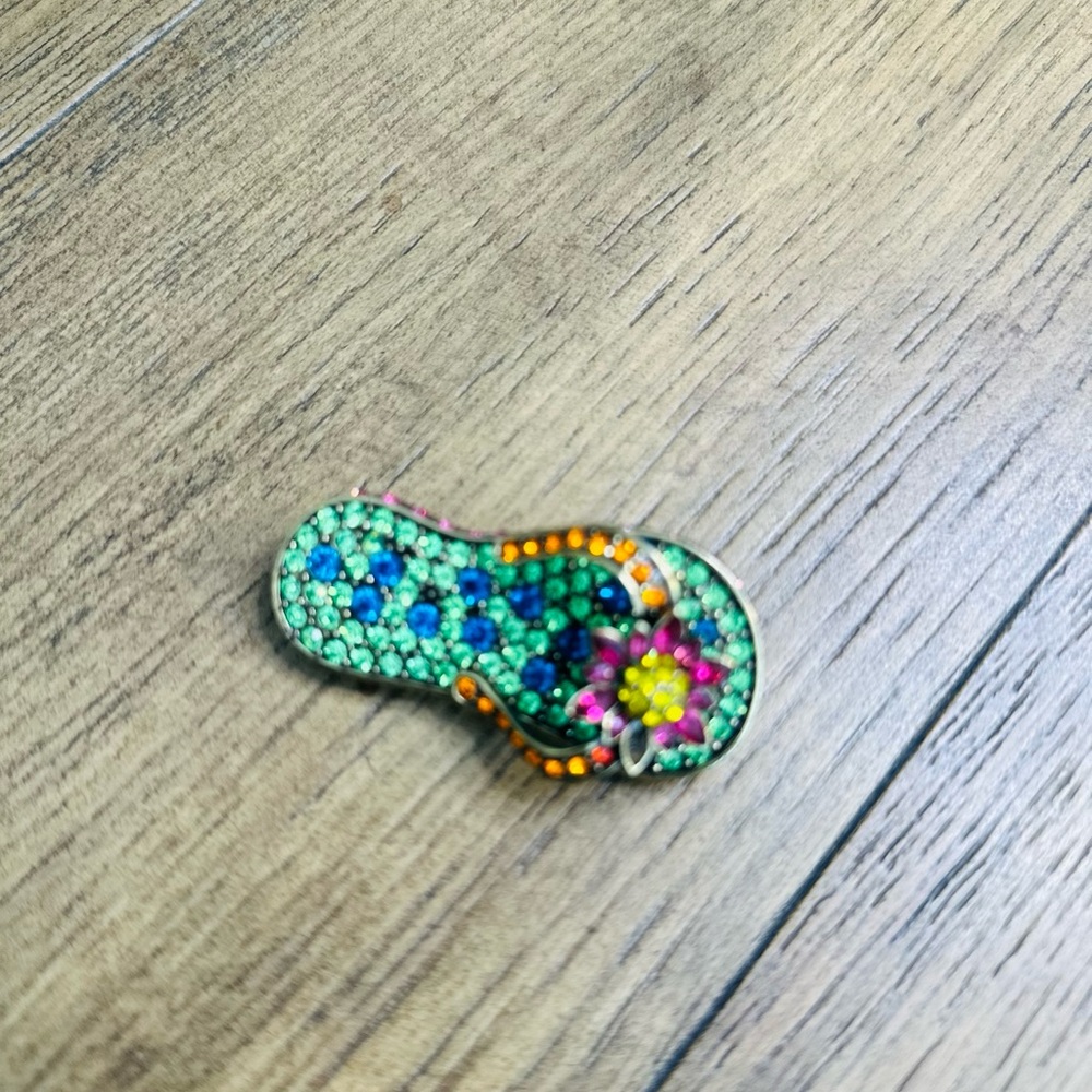 Heidi Daus “Summer Sandal” Pin